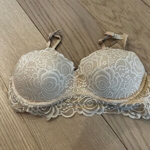 NWOT PINK Victoria's Secret Lace Bra - Cream